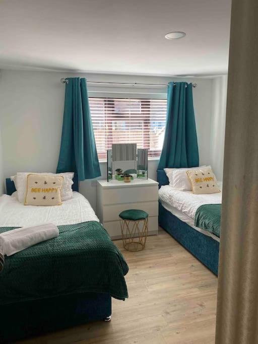 Holiday home Rockley House - 3 Bedroom In Liverpool